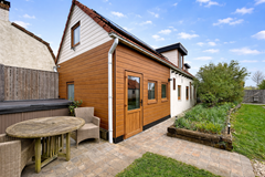 Hedendaagse tuin met houten uitbreiding.png